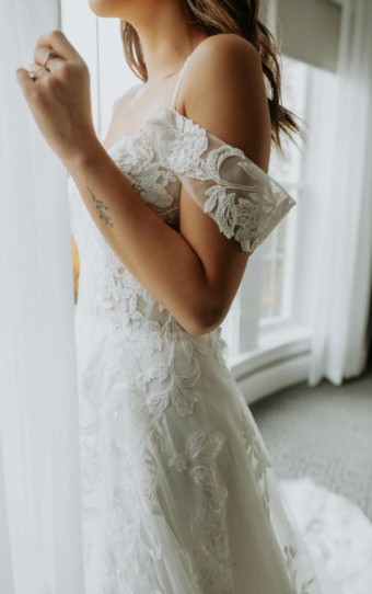 Stella York Sakura 7447 #11 (IVIV-PL) Ivory Lace & Tulle ov Ivory Gown w Porcelain Tulle Plunge thumbnail