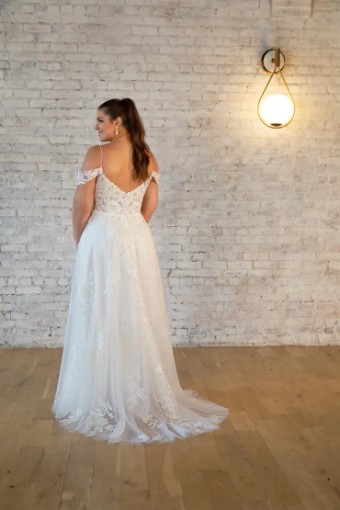 Stella York Sakura 7447 #9 (IVIV-PL) Ivory Lace & Tulle ov Ivory Gown w Porcelain Tulle Plunge thumbnail