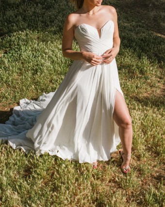 Essense Clematis D3636 #2 (IV-PL) Ivory Gown w Porcelain Tulle Plunge thumbnail