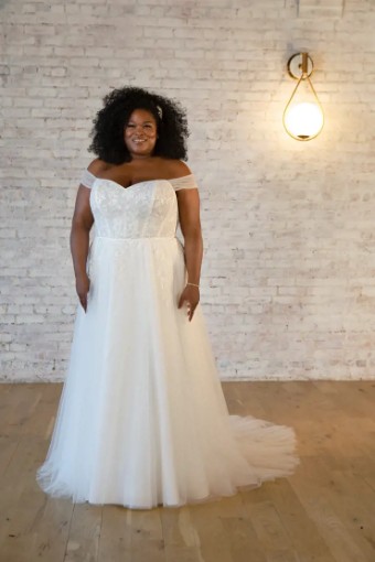 Stella York Sanchez 7509CR #6 (IV-BC) Ivory Lace and Tulle over Biscotti Gown thumbnail