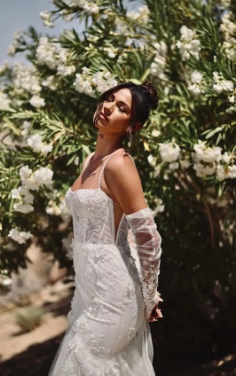 Martina Liana Sicily 1488 Zip up #0 default (IVIV-PL) IVR Lace and Tulle over IVR Gown w PLN Tulle Side Plunge thumbnail