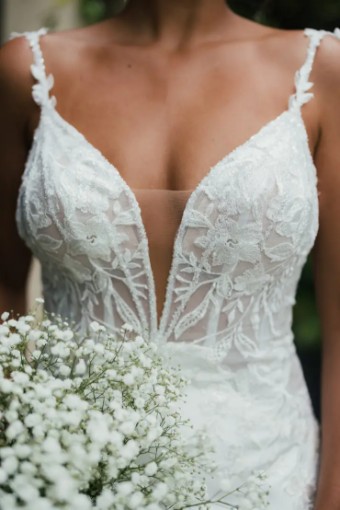 Essense Tulip D3930IS11 #4 default (IV-PL) Ivory Gown w Porcelain Tulle Plunge thumbnail