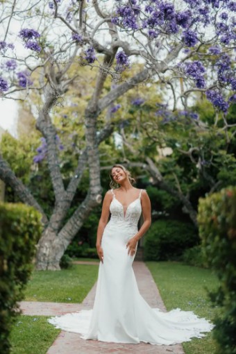 Essense Tulip D3930IS11 #0 default (IV-PL) Ivory Gown w Porcelain Tulle Plunge thumbnail