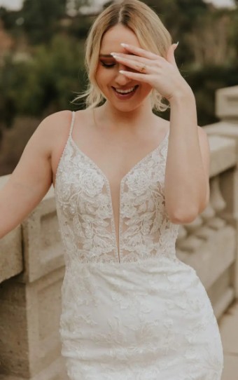 Essense Pansy D3477IZ #6 default (IVIV-PL) Ivory Lace & Tulle over Ivory Gown w Porcelain Tulle Plunge thumbnail