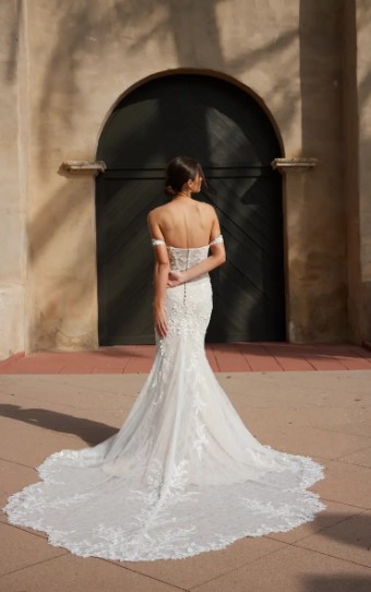 Essense Aster D3992IV11 #2 (IVRM-PL) Ivory Lace & Tulle over Rum Gown w Porcelain Tulle Plunge thumbnail