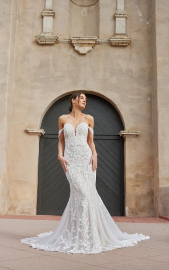 Essense Aster D3992IV11 #0 default (IVRM-PL) Ivory Lace & Tulle over Rum Gown w Porcelain Tulle Plunge thumbnail
