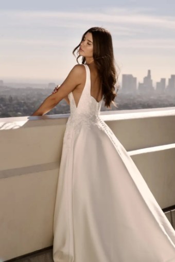 Stella York Saskia 7897 #4 (IV-PL) Ivory Gown w Porcelain Tulle Plunge thumbnail