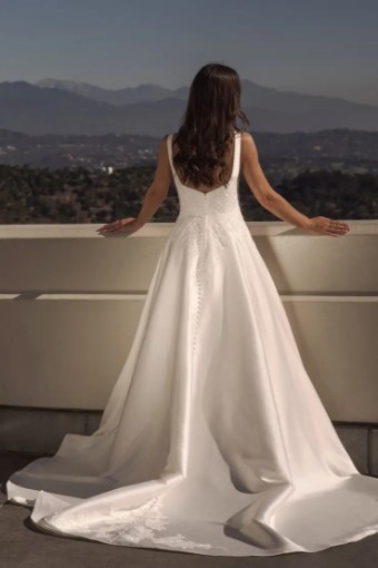 Stella York Saskia 7897 #7 (IV-PL) Ivory Gown w Porcelain Tulle Plunge thumbnail