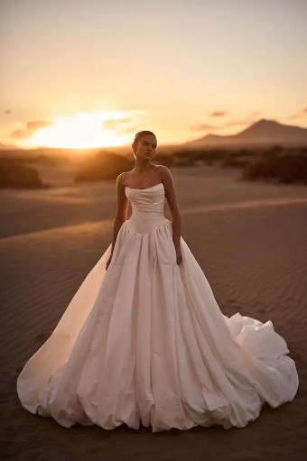 Milla Nova Noir *ONLY IN STORE FOR TRUNK SHOW 1st -5th AUG 2025* Noir *ONLY IN STORE FOR TRUNK SHOW 1st -5th AUG 2025* #0 default Ivory thumbnail