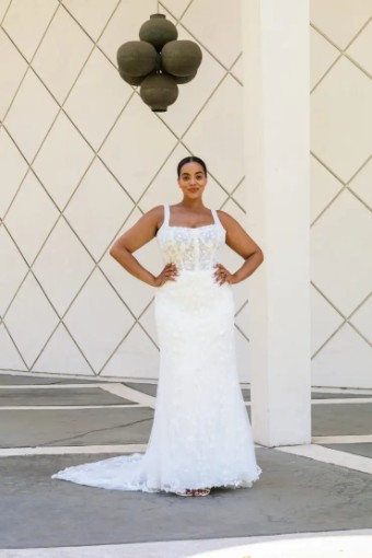 Martina Liana Vancouver 1821 #4 (IV-RUM) Ivory Lace and Tulle over Rum Gown thumbnail