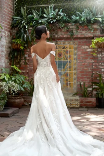 Essense Gardenia D4098 #3 (IV-IV) Ivory Lace and Tulle over Ivory Gown thumbnail