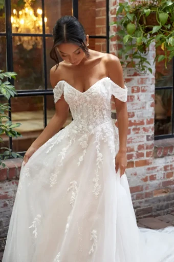 Essense Gardenia D4098 #0 default (IV-IV) Ivory Lace and Tulle over Ivory Gown thumbnail